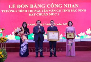 Trường Chính trị Nguyễn Văn Cừ đón Bằng công nhận đạt chuẩn mức 1