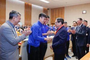 Thủ tướng: 'Bóng từ từ lăn vào lưới nói lên sức mạnh tuyển Việt Nam, làm thăng hoa chiến thắng'