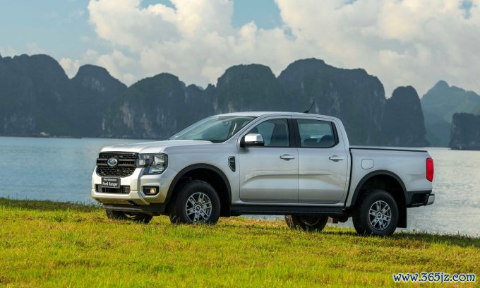 Mẫu Ford Ranger lăn bánh tại Quảng Ninh. Ảnh: FVN